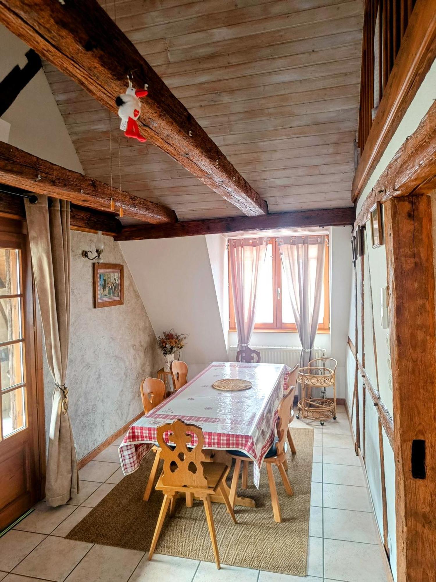 Un Balcon Sur Les Toits Apartment Beblenheim Bagian luar foto