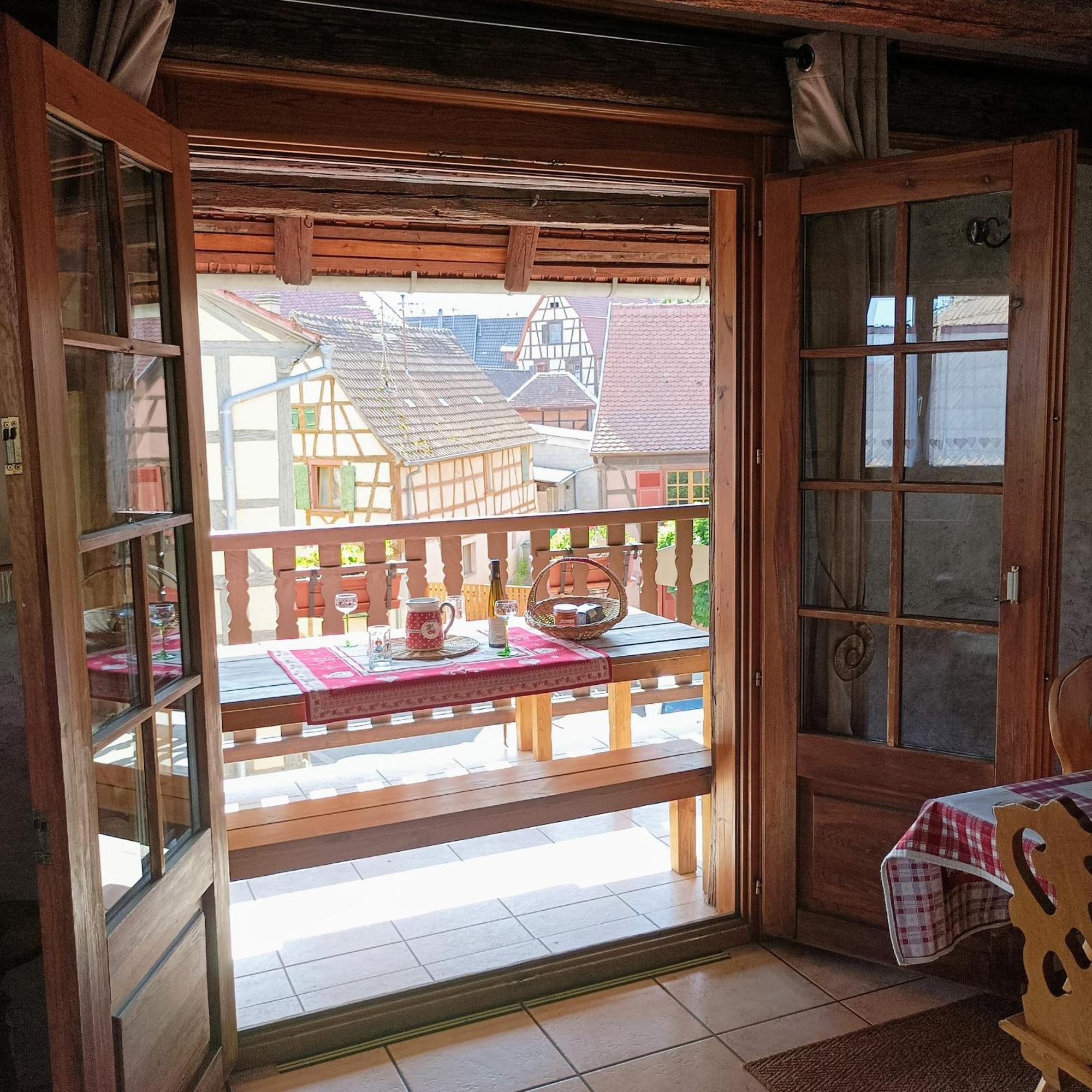 Un Balcon Sur Les Toits Apartment Beblenheim Bagian luar foto